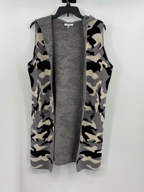 Sioni Studio Camo hooded sweater vest  size medium